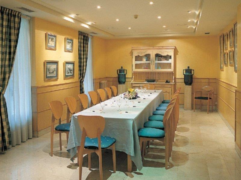 Hotel Avenida Pamplona Restaurace fotografie